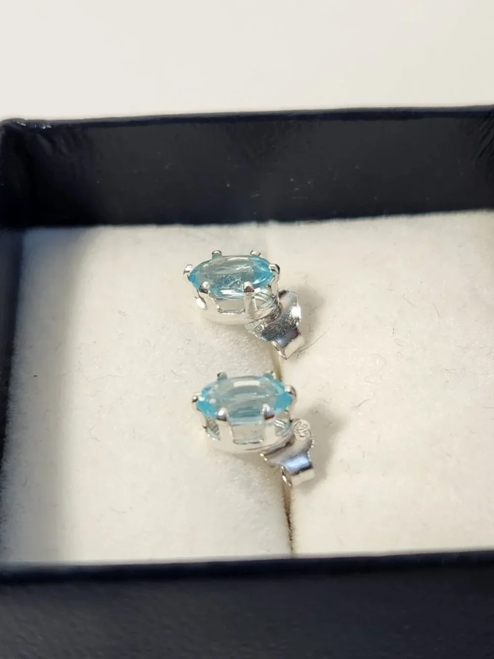NIB Natural Blue Apatite 7x5mm 925 Stud Earrings